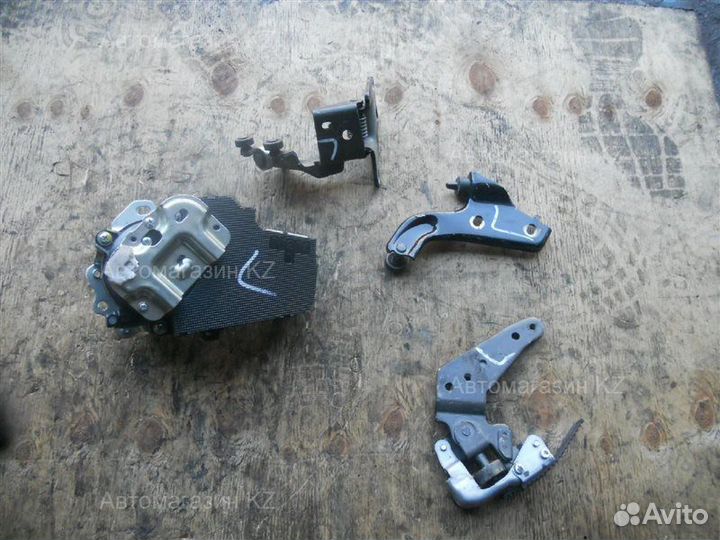 Ролик раздвижной двери лев. toyota alphard