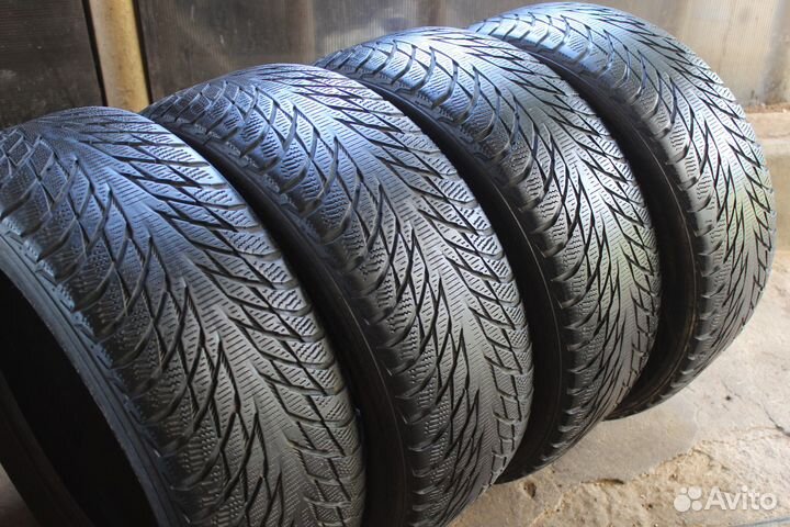 Nokian Tyres Hakkapeliitta R2 225/55 R17 101R