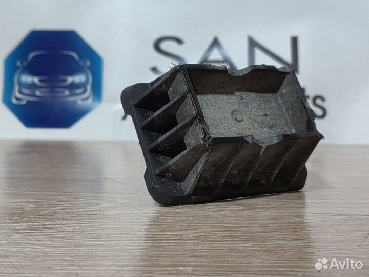 Поддомкратник Bmw 5 F10 N63B44 2011