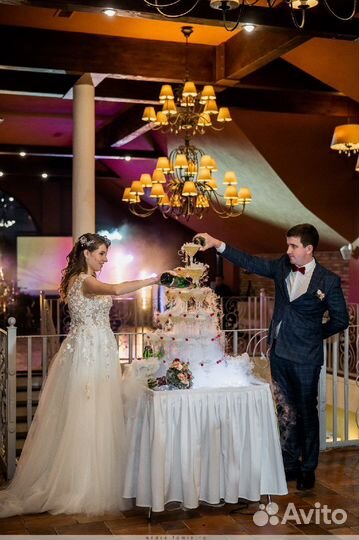 Пирамида из бокалов / Шоу / Горка шампанского