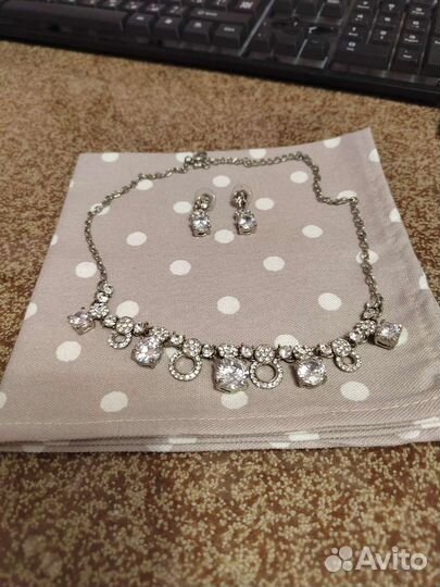 Колье и сережки (бижутерия)