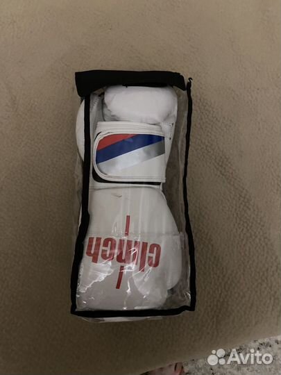 Боксерские перчатки clinch olimp 2.0 бело-красные