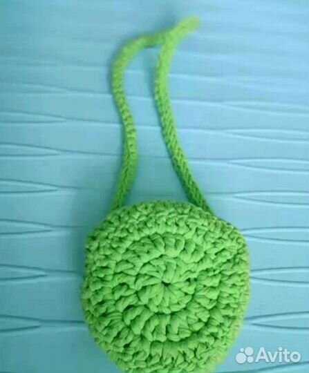 Сумочка круглая детская вязаная