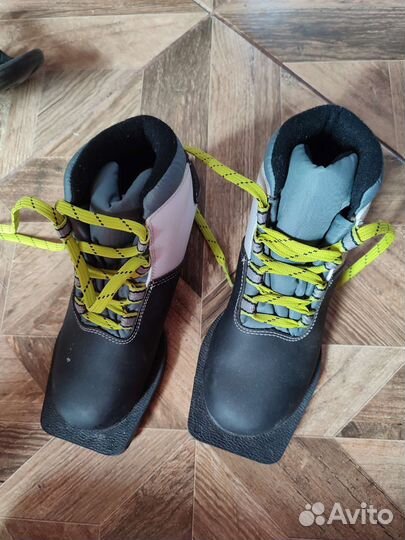 Лыжные ботинки 33р