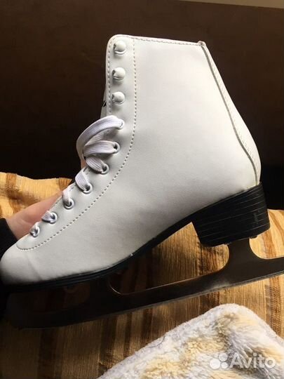 Женские фигурные коньки