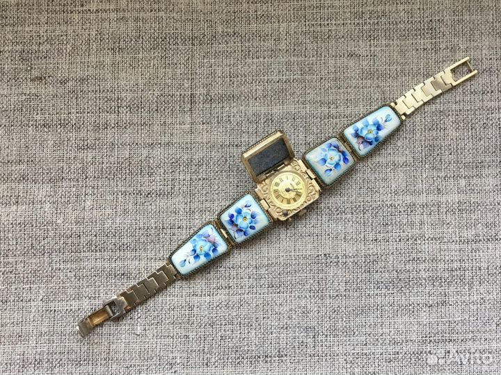 Женские позолоченые часы с финифтью СССР