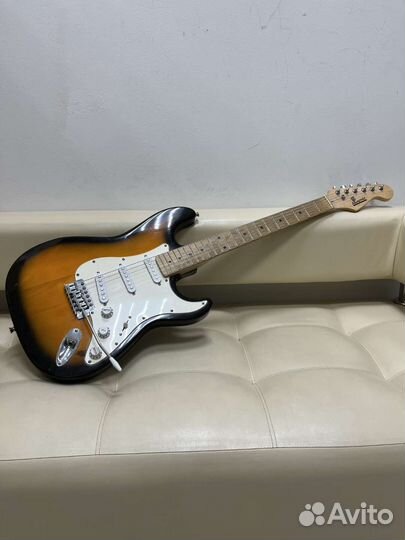 Электрогитара и чехол Musonic ST