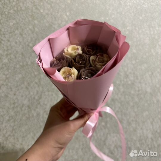 Букеты из шоколадных роз