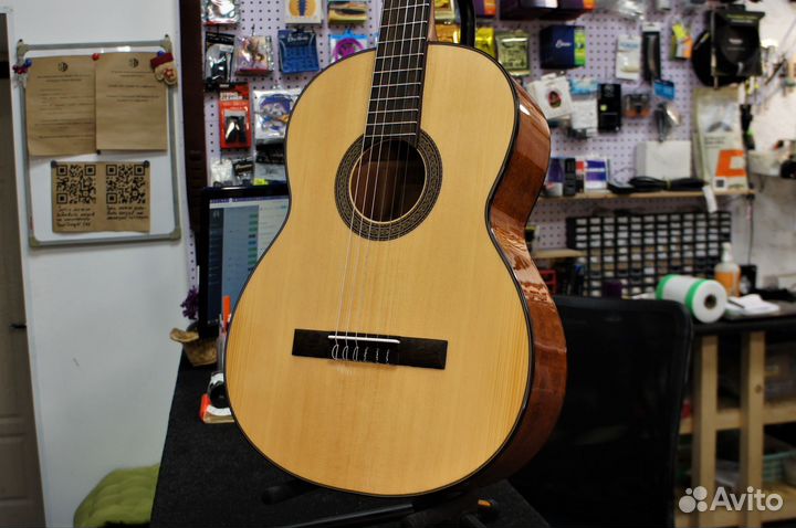 Классическая гитара Cort AC200-NAT, массив ели