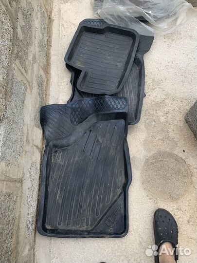 Автомобильные коврики резиновые на Гранту