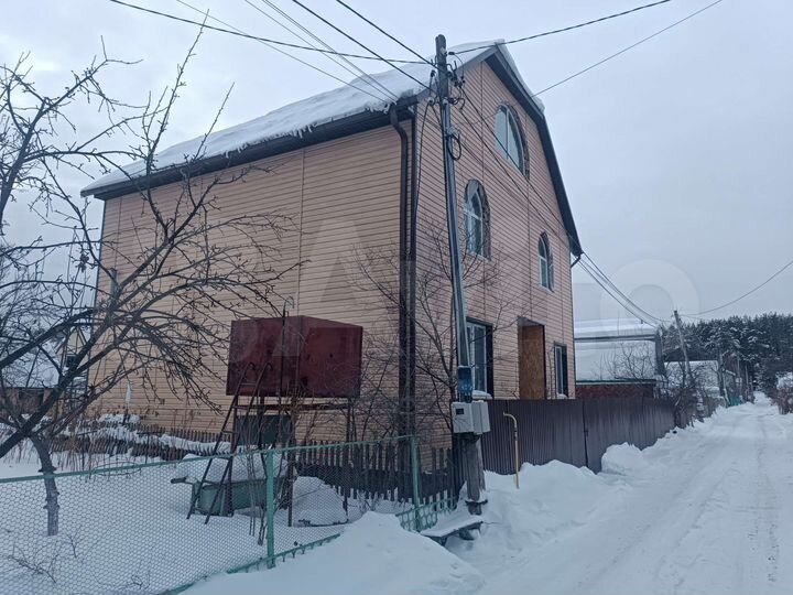 Дом 227 м² на участке 6 сот.