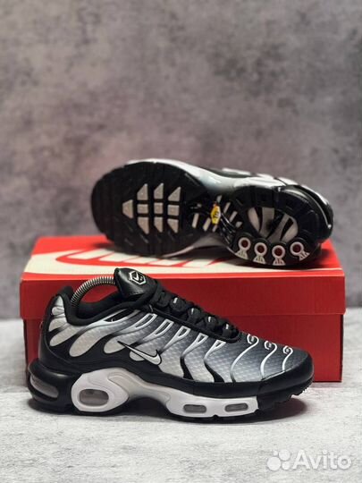 Кроссовки Nike AIR MAX Tn plus