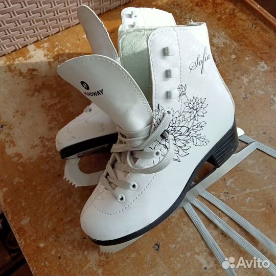 Коньки детские р.33