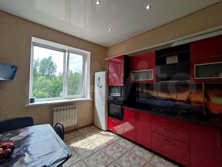 3-к. квартира, 105 м², 2/4 эт.