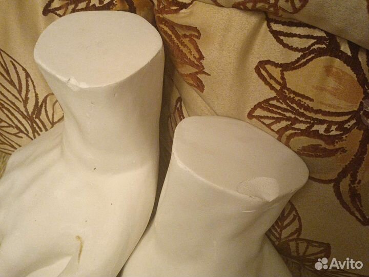 Скульптуры нос Давида и череп б.у