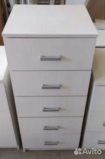 Кровать, комоды, столы