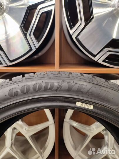 Goodyear UltraGrip Performance+ 275/40 R22 107V