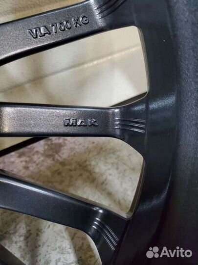 R18 Bridgestone Blizzak VRX 245/40, PCD 5x112 DIA 66.6