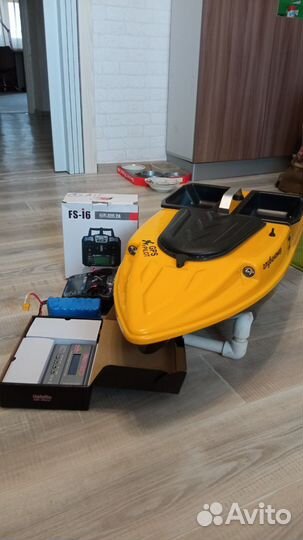 Прикормочный корабль с GPS