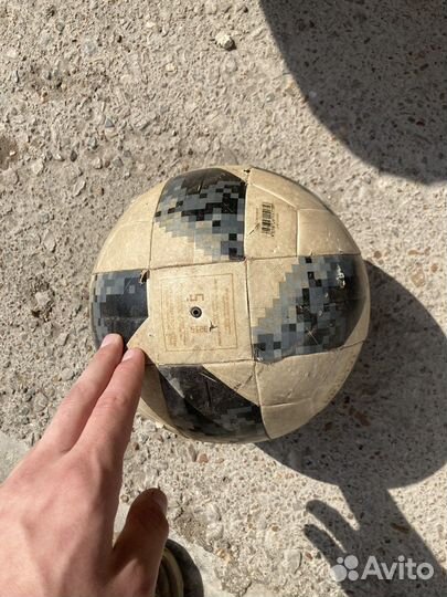 Футбольный мяч adidas telstar 2018