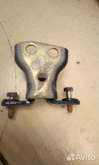 Петля двери задней правой верхняя