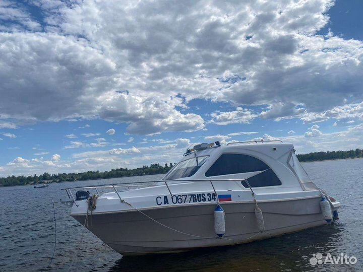 Шикарный каютный катер