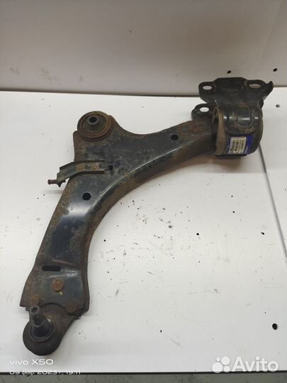 Рычаг передний левый Freelander 2 LR007206