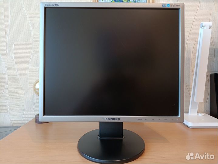 Монитор Samsung SyncMaster 943N 19