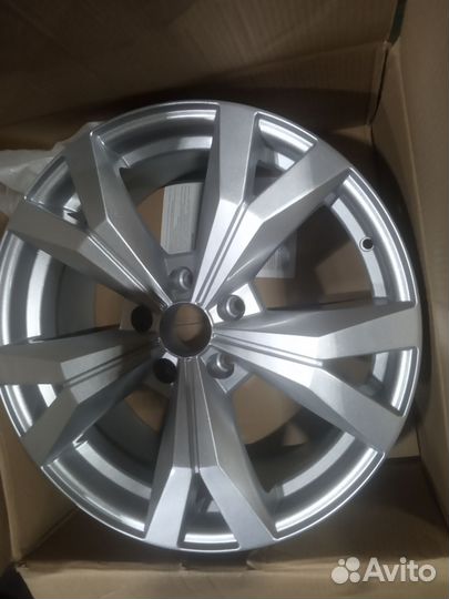 2 диска Tech Line TL815 8x18 5x114,3 ET 40 Dia 66