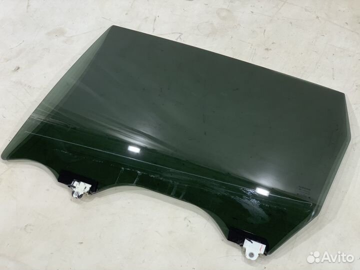 Стекло задней двери Nissan Murano Z52