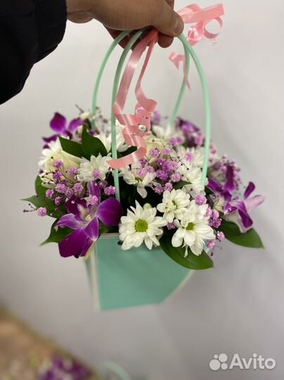 Цветы в коробоке на 1 сентября