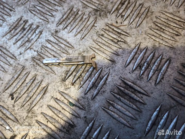 Замок зажигания Toyota Avensis 2