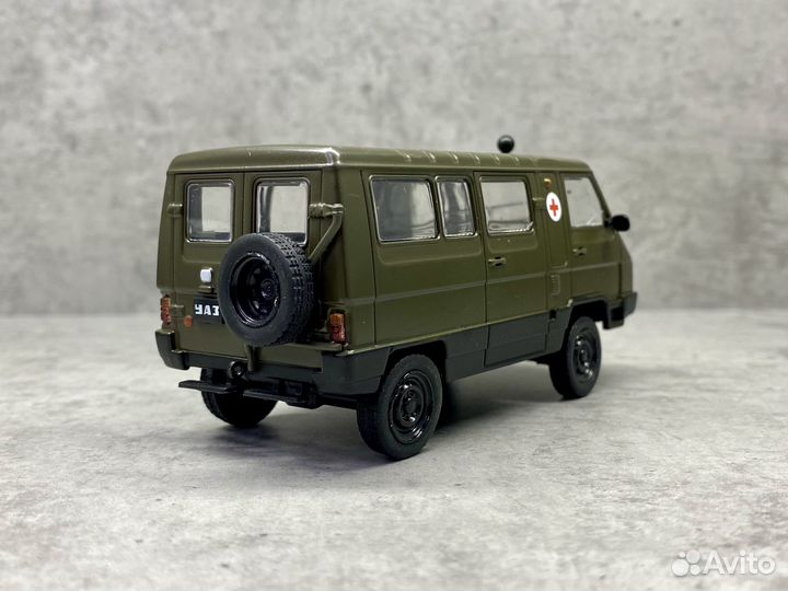 Коллекционная модель УАЗ-3972 санитарный 1:43