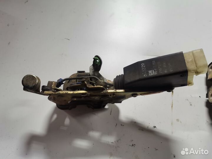 Замок двери задней Opel Omega B