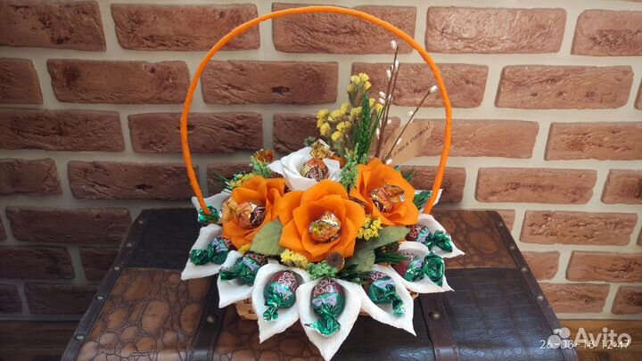 Букеты цветов с конфетами на заказ