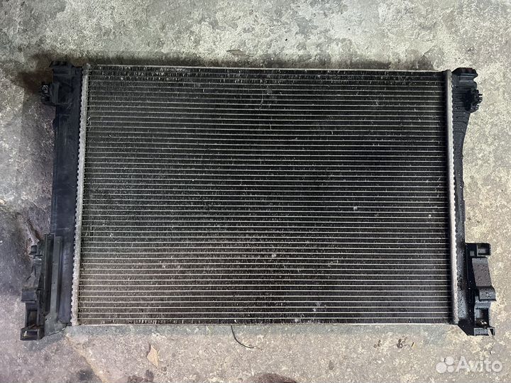 Радиатор охлаждения Mercedes
