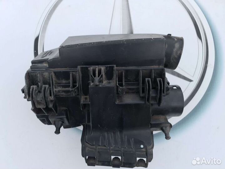 Корпус воздушного фильтра двигателя М271 Mercedes