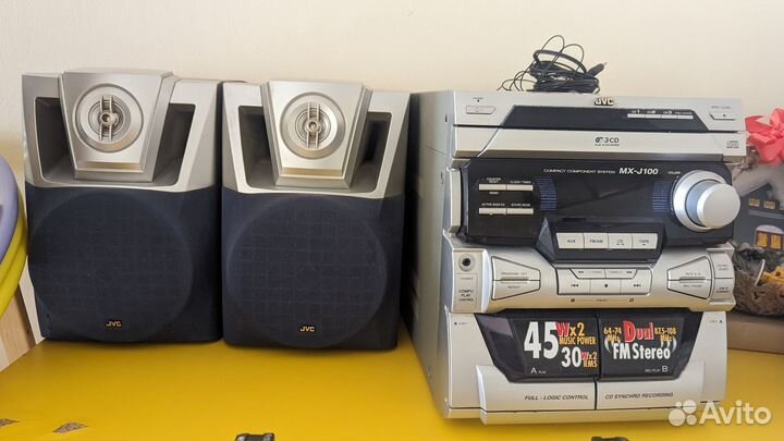Кассетный и CD музыкальный центр
