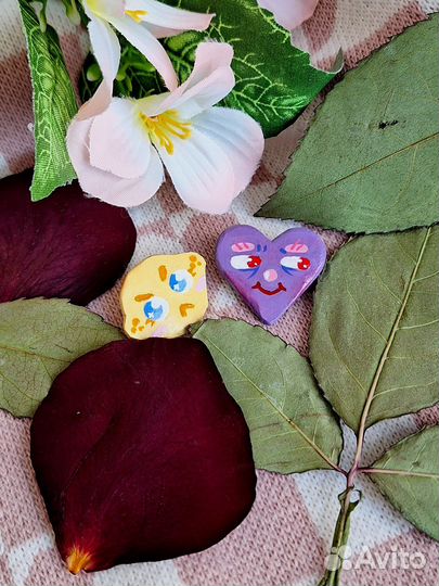 Значки из глины