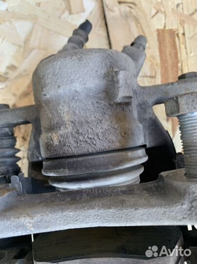 LADA largus суппорт правый