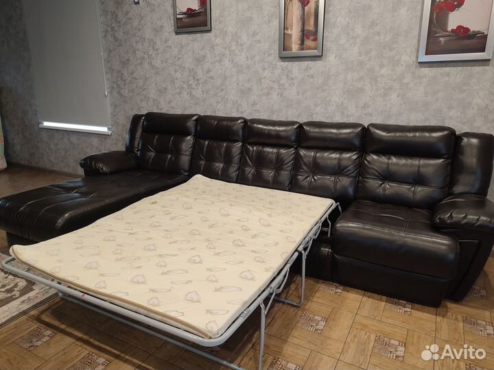 Кожаный диванчик бу