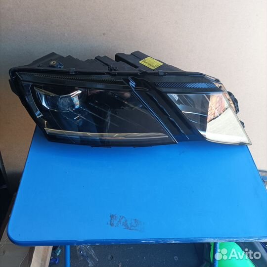 Фара правая Skoda Octavia A7 LED