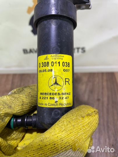 Форсунка омывателя фар правая Mercedes S W221 3.5