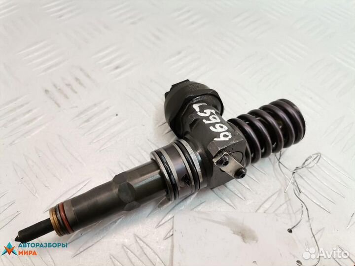 Форсунка Volkswagen Passat B6 2006 038130073AG