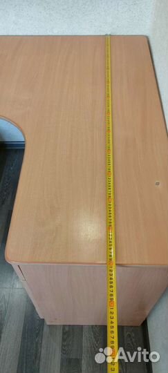 Угловой письменный стол