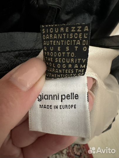 Кожаная куртка с карюшоном Gianni Pelle р 46