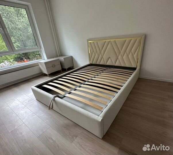 Кровать с подъемным механизмом