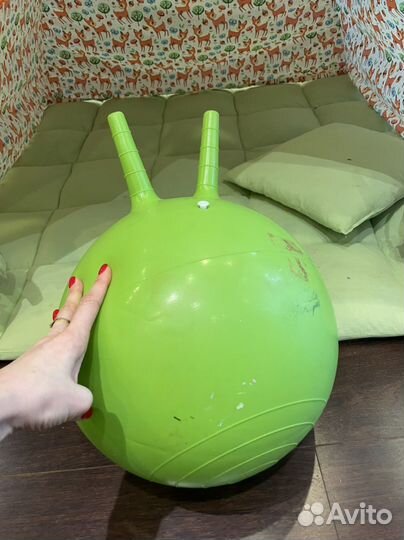 Мяч прыгун с рожками