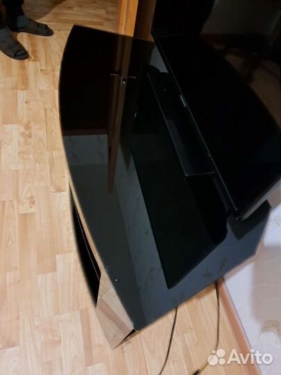 Стеклянная тумба под тв