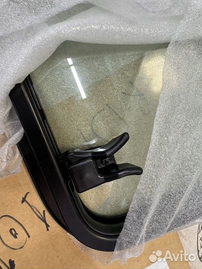 Новое Стекло заднее боковое Land Rover Defender